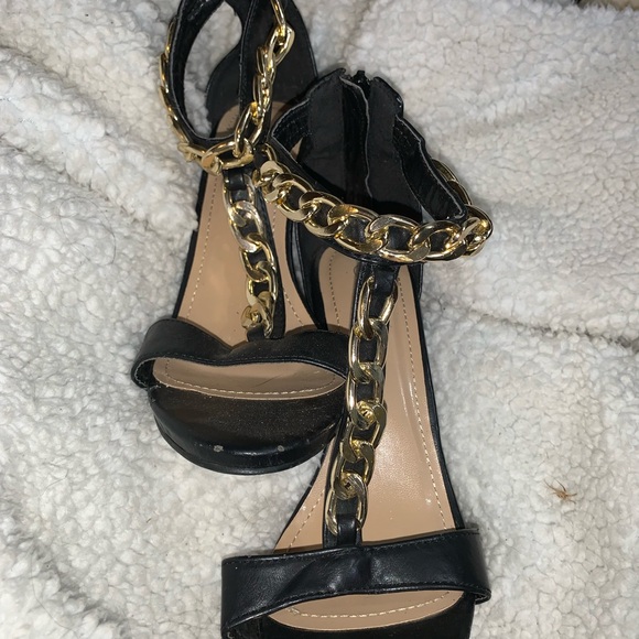 Black High Heel, Chain Design, Toe Show Pump, Funky Black and Gold Heels - Picture 2 of 3